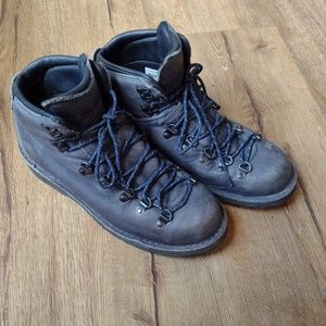 Danner Mountain Pass, Navy Utica, Size 10